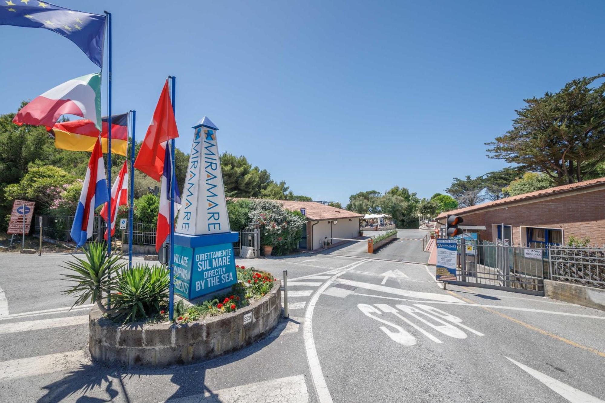 Villaggio Miramare ليفورنو المظهر الخارجي الصورة